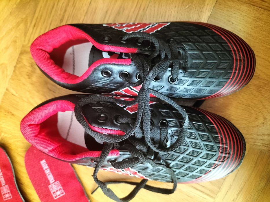 Buty do piłki nożnej 32