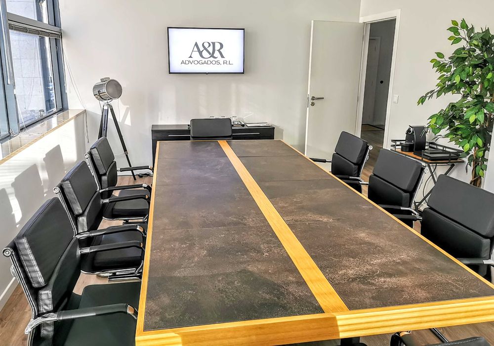 Salas em Escritório de Advogados para Arrendar (Sala n.º 1: €800,00 e Sala n.º 2: €600,00);