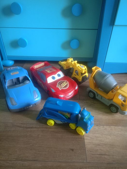 Paka zabawek Auta laweta betoniarka zygzak McQueen