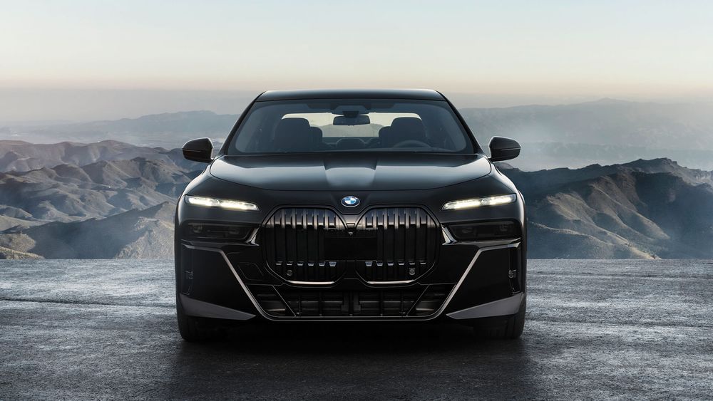 BMW Seria 7 Sedan czarny od przodu