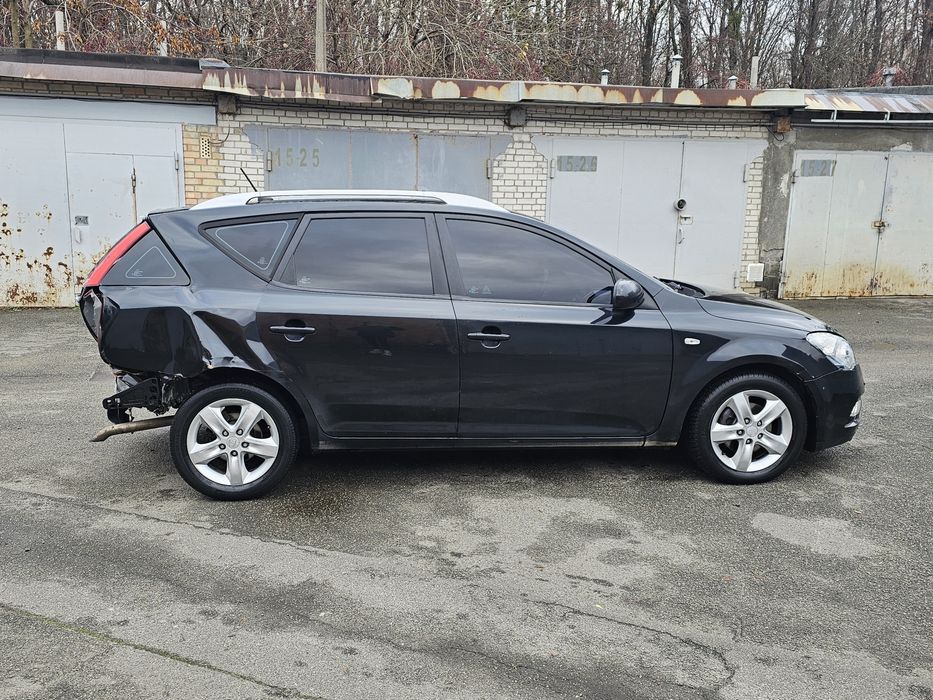 Kia  Ceed   2010
