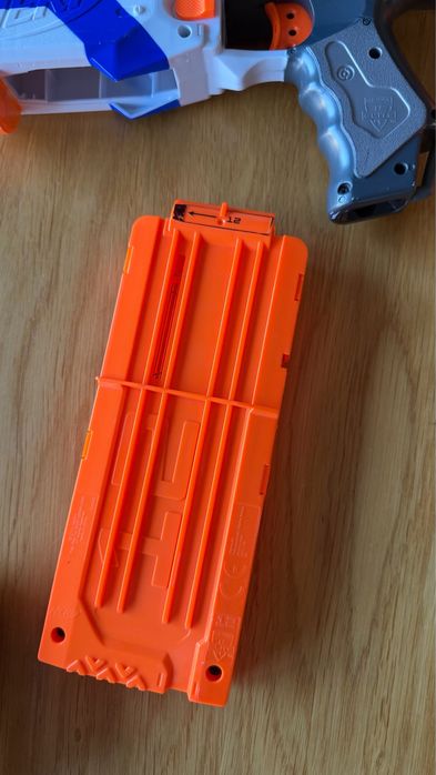 karabin zabawkowy nerf elite z magazynkiem + 12 strzałek