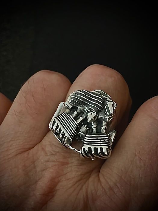 Idealny prezent .Srebrny sygnet “ śilnik Harley Davidson „ 1929-39r