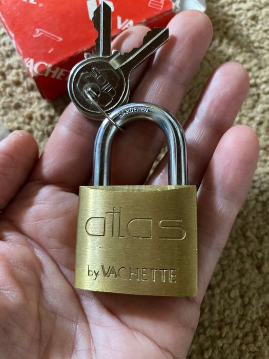 Cadeado francês vachete novo
