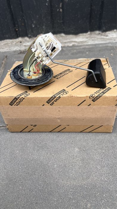 Бензобак Lexus NX 200t 2017 року USA + датчик рівня палива