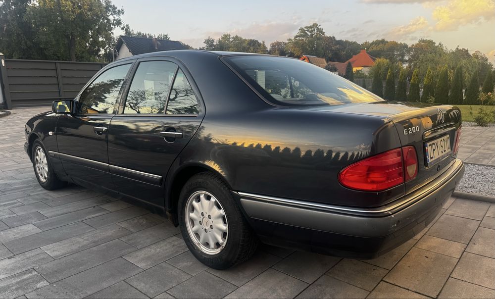 Mercedes - Benz  E200 benzyna, 1997 rok