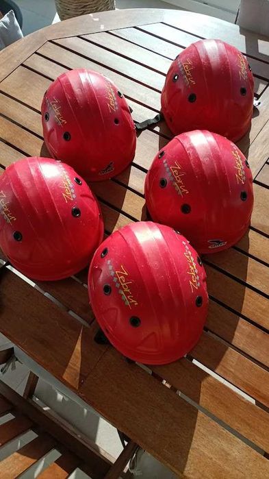 Capacetes escalada, espeleologia e trabalhos em altura