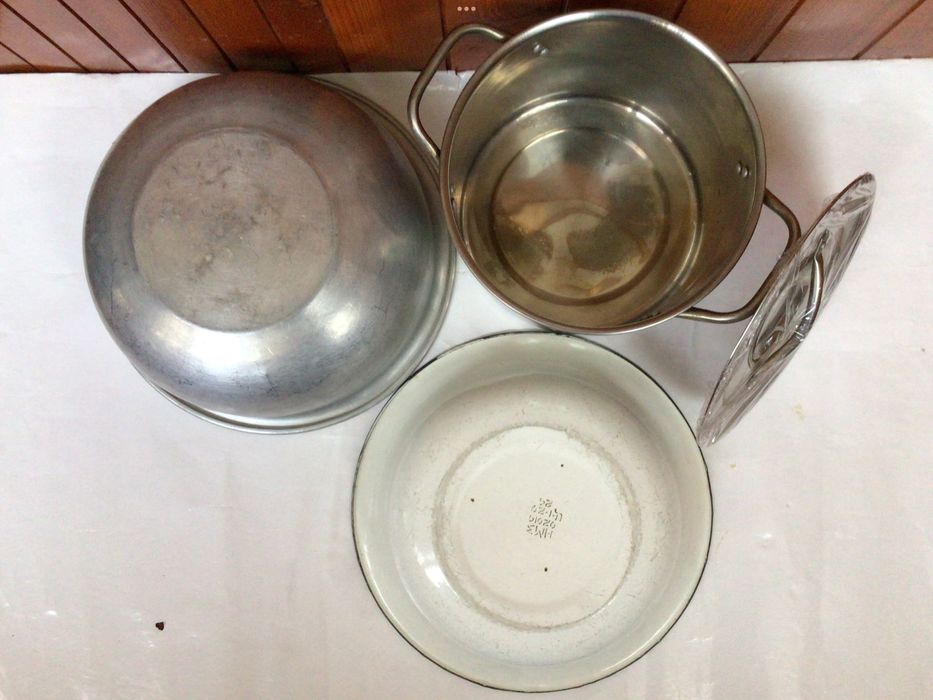 Кастрюля з кришкою 6л.. алюм. миска 6л., емал. миска 4л..