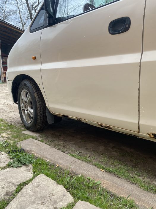 Продам авто hyundai h-1