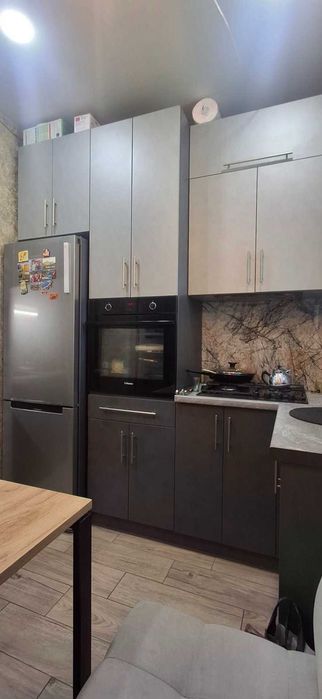 Продам  2х кім кв. з автономкою , меблями та технікою.  Сонячні панелі. Дніпробуд