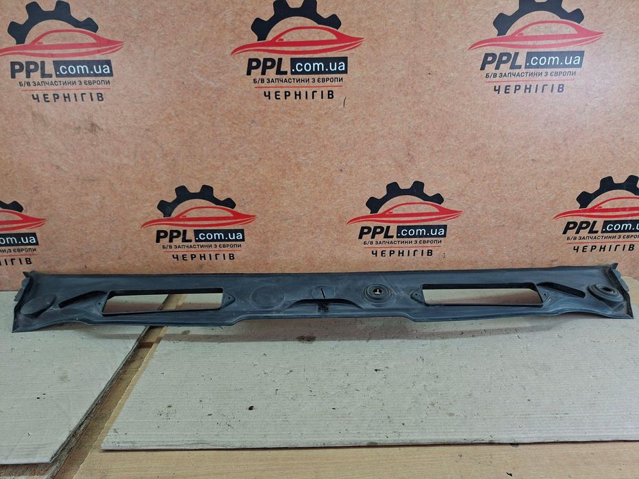 BMW 1 E81 E87 04-11 Жабо пластик под лобовое стекло 15677210