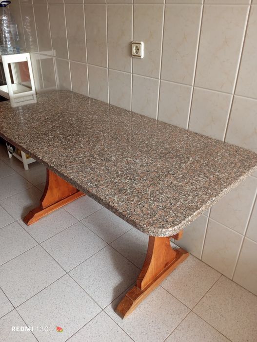 Mesa de cozinha em pedra