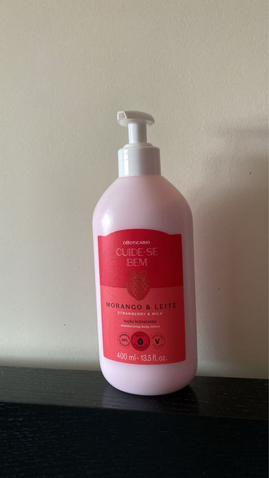 Loção hidratante corporal morango e leite