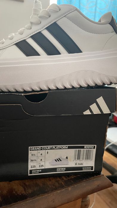 Adidas Branco com listras (Usado 1x)