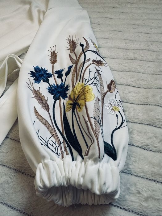 Сукня з вишивкою на дівчинку