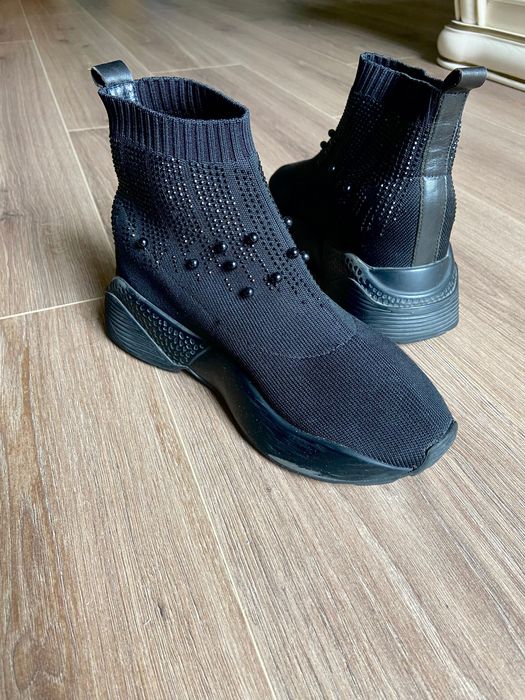 Кросівки жіночі шкарпетки