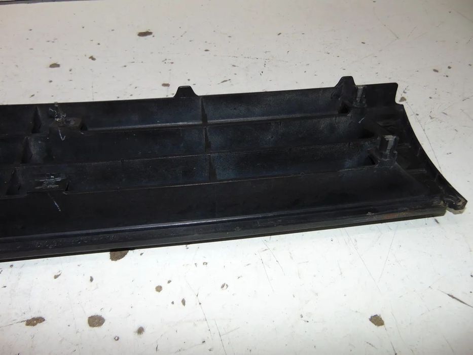 Mazda 323 grelha " nova de stock antigo