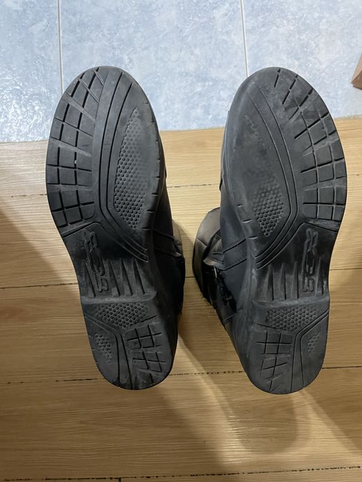 Botas TCX pretas, com goretex, tamanho 44