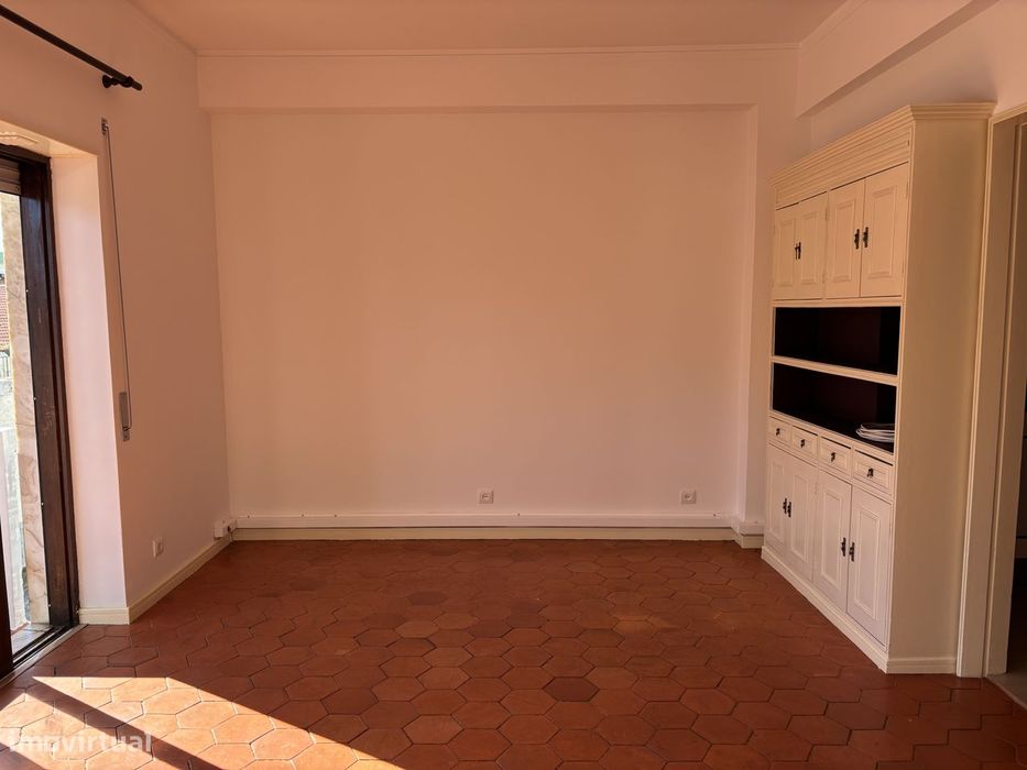 Arrenda-se apartamento T2 na Rua Cidade de Santa Clara da Califórnia