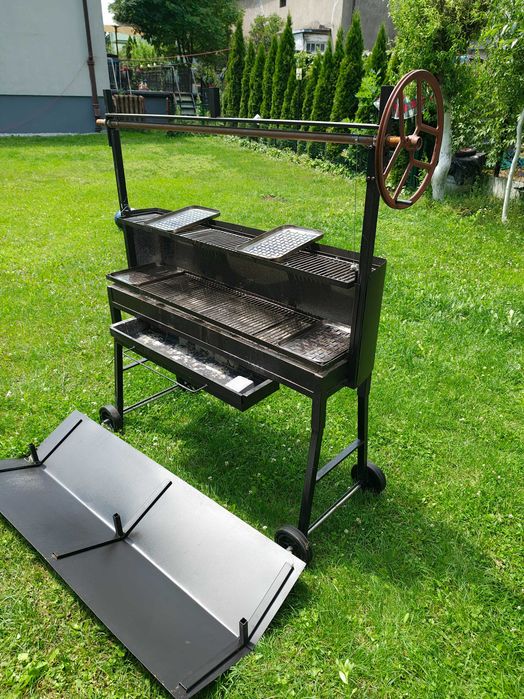 Grill ogrodowy węglowy na kółkach własnej konstrukcji
