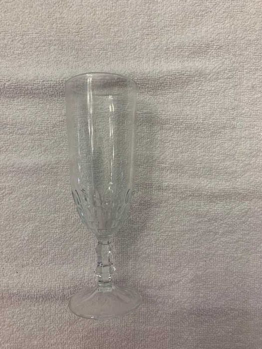 8 Champagne Glasses64738818530306122