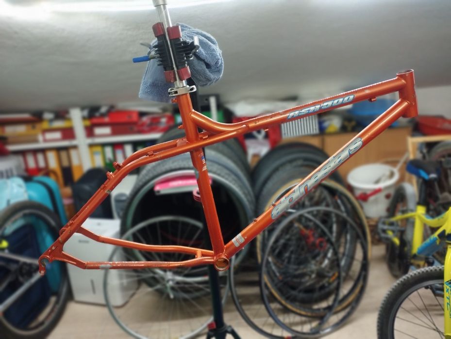 SKOTCH’s Bikes Garage... Peças, pecinhas e um monte de parafusos!!!