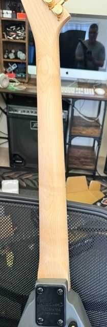 Guitarra Jackson V  M Army Drab, com vários upgrades