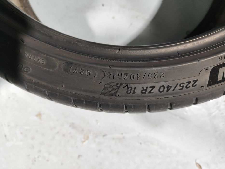 2 pneus semi novos 225-40R18 Michelin - Oferta dos portes
