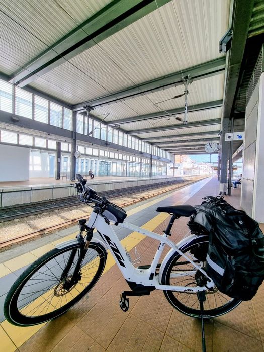 Bicicleta e bike KTM Macina tour