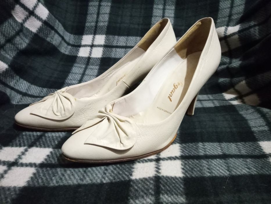 Туфли на каблуке 37 белые с бантом лодочки свадебные Германия кожаные
