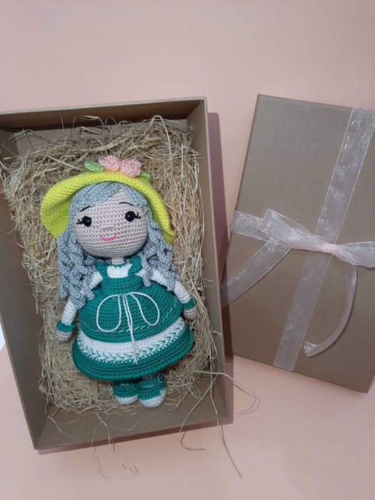 Boneca de Croché Artesanal – Feita à Mão, Personalizável