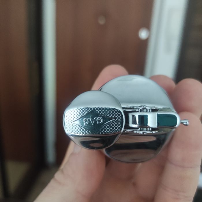 Zapalniczka vintage w kształcie jajka.