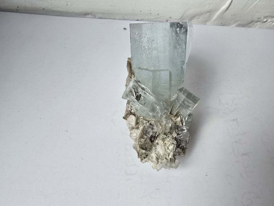 Akwamaryn naturalny duży kryształ, kamień , minerał