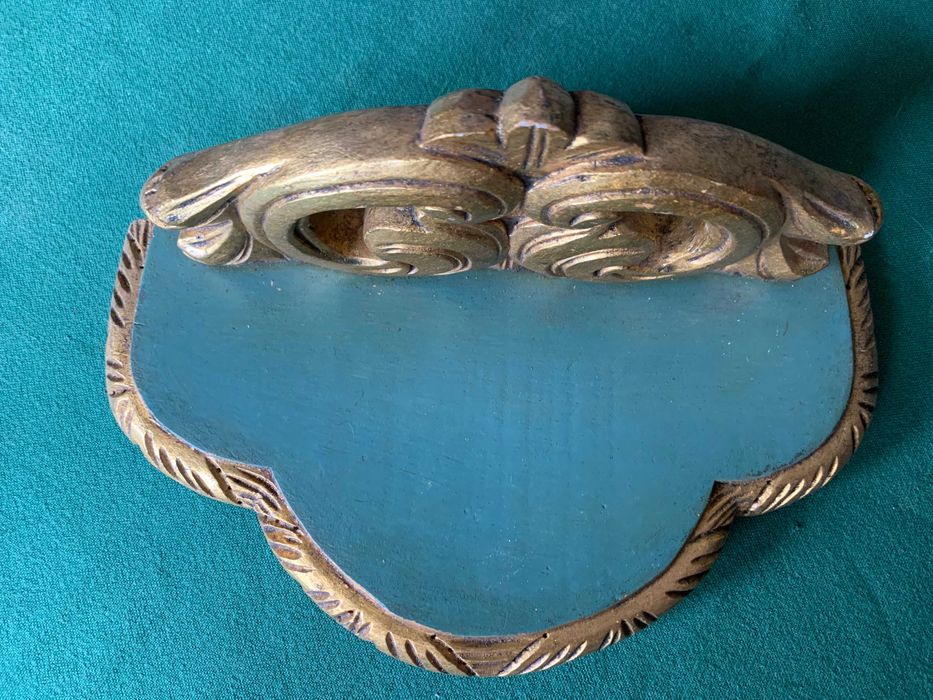 Peanha madeira esculpida à mão