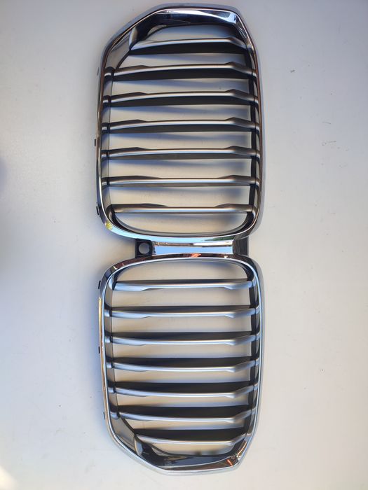BMW X5 G05 nerki atrapa grill pod kamerkę