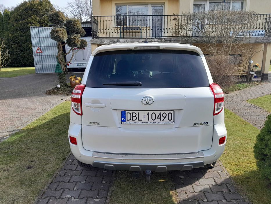 toyota RAV4 2010r silnik 2,0 benzyna pierwsza rejestracja 2011r 4x4