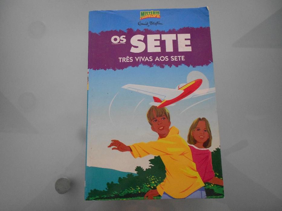 Vendo vários livros como novos