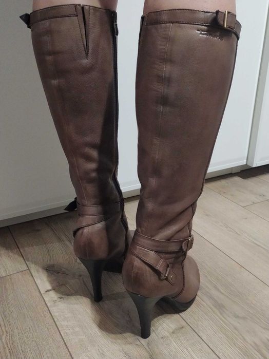 Skórzane kozaki firmy Tamaris 40