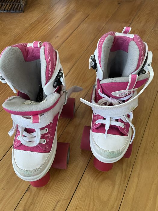 Patins 4 rodas tamanho 30,5 / 34 de menina, com marcas de uso à frente
