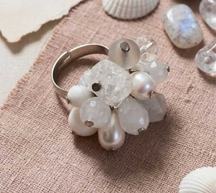 Кольцо с жемчугом и хрусталем, жемчуг, хрусталь