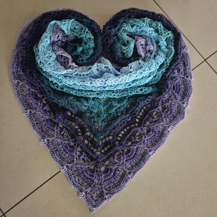 Chusta robiona ręcznie na szydełku rękodzieło Handmade