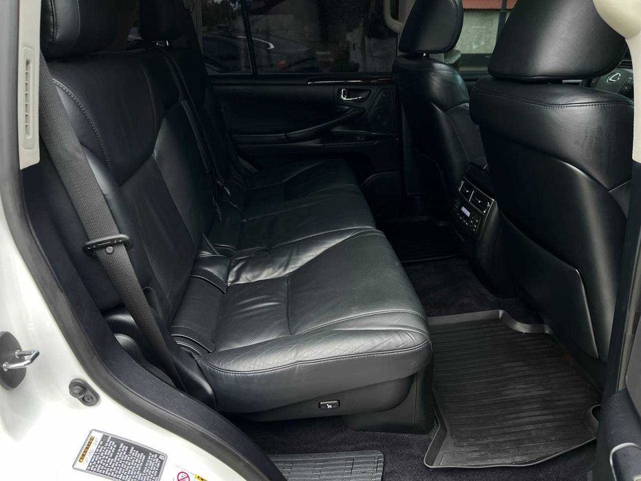 Lexus LX 570 AT 2011