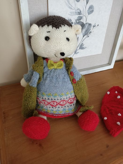 Śliczna pani jeżykowa amigurumi