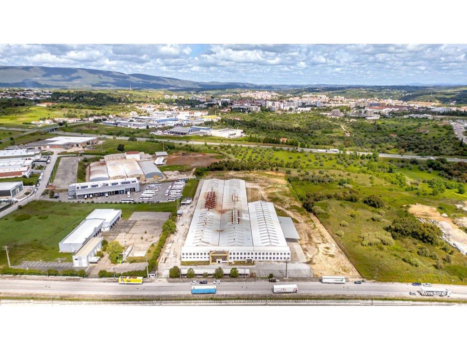 Armazém para venda na Zona Industrial de Torres Novas