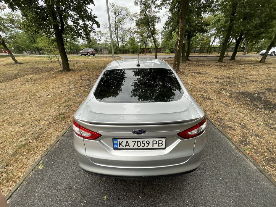 Продам Ford Fusion в гарній комплектації.