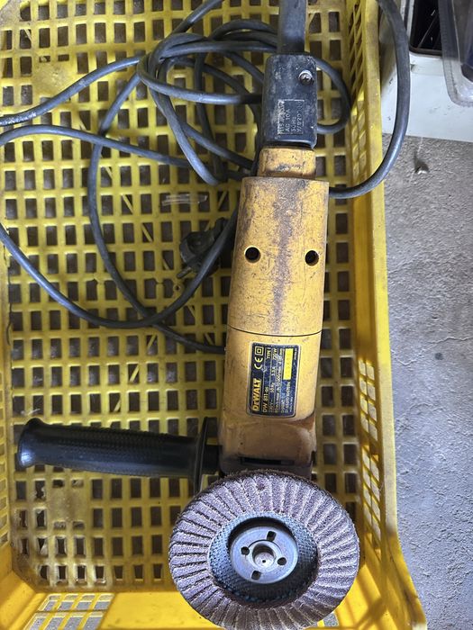 Rebarbadora DeWalt DW 811