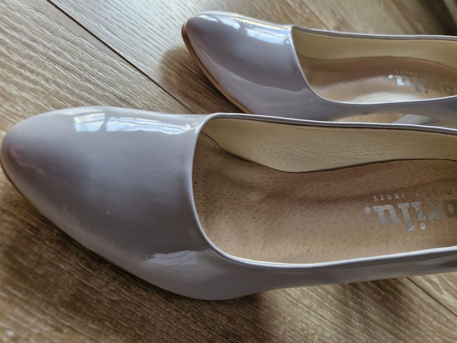 Buty na obcasie 38