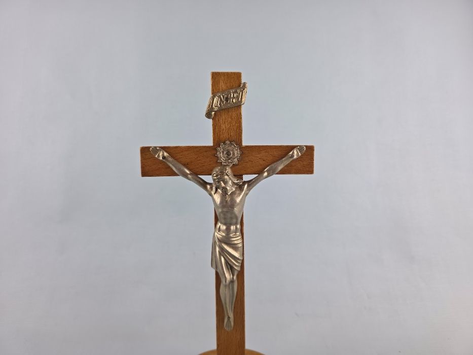Drewniany krzyż krzyżyk krucyfiks