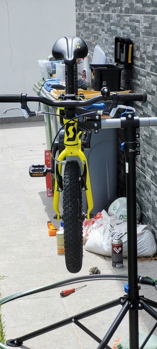Bicicleta Scott Scale 16 em alumínio