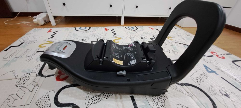 Conjunto Ovo e Base Isofix Chicco